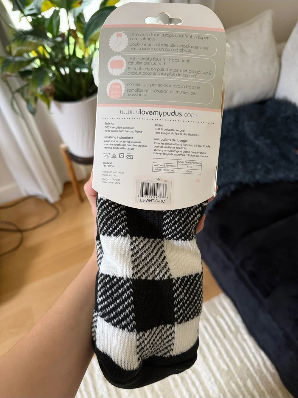 Pudus Women’s Black & White Buffalo Check Slipper Socks